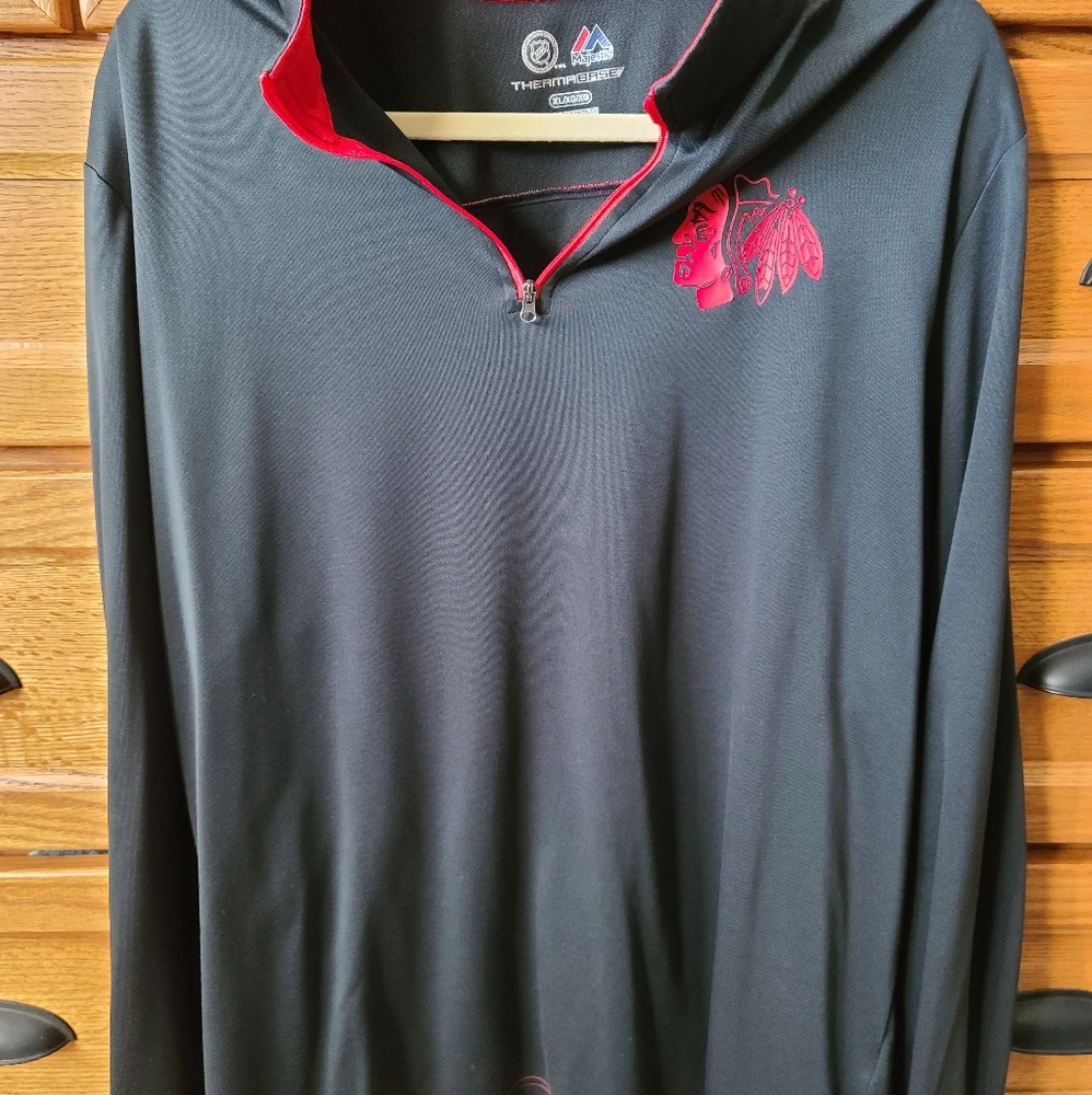 Men's XL Majestic NHL pull over 1/4 zip Blackhawks shirt